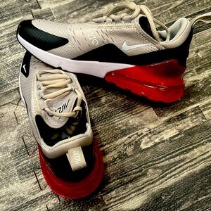 COPY - NWOT. NIKE Air 270. Size 9 Women’s